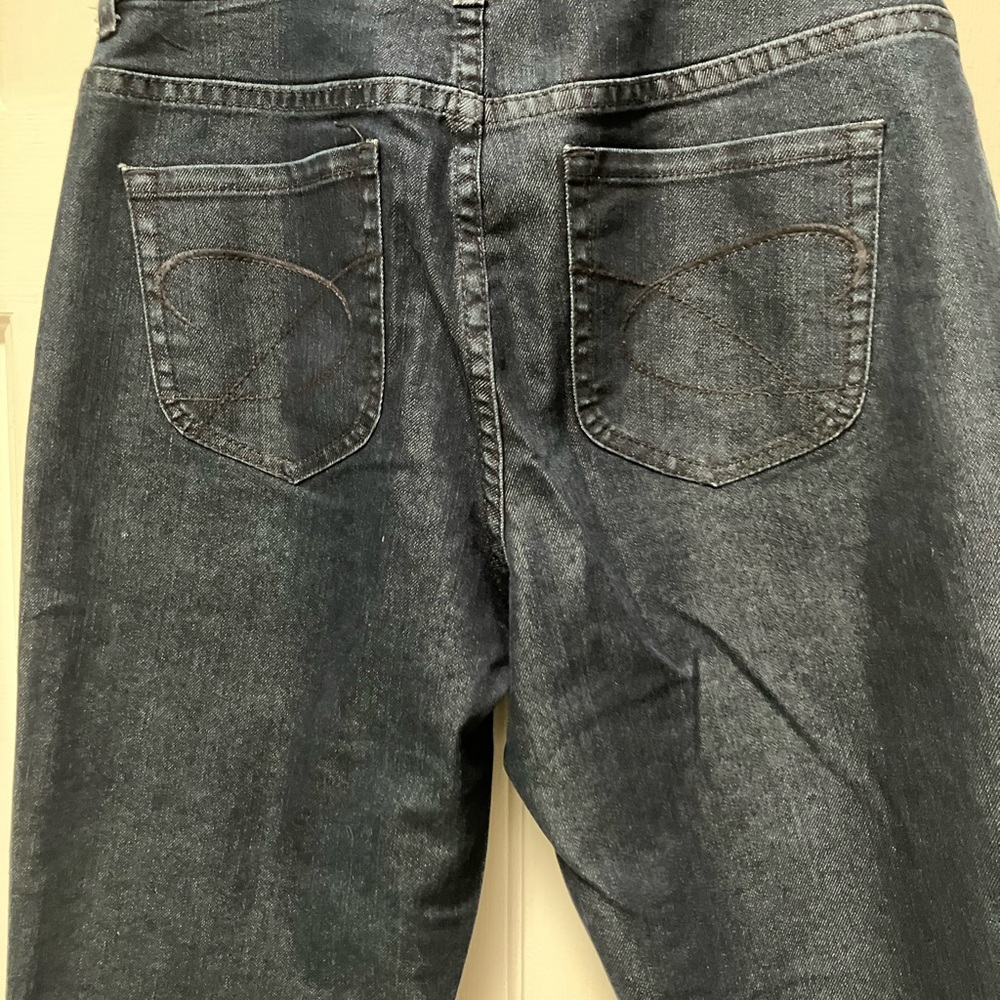 Chico’s Platinum Denim, size O Short. Ultimate Fit BootLeg. 5 pocket w/zip fly. - Picture 2 of 4